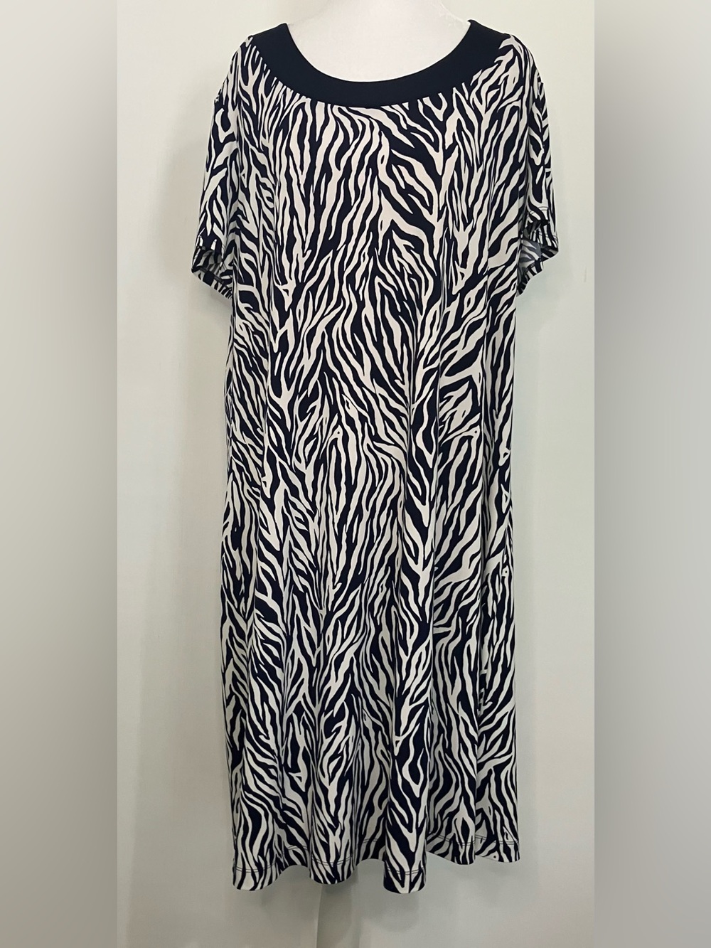 Susan Graver Liquid Knit Dress Large Blue White Midi Animal Print Career